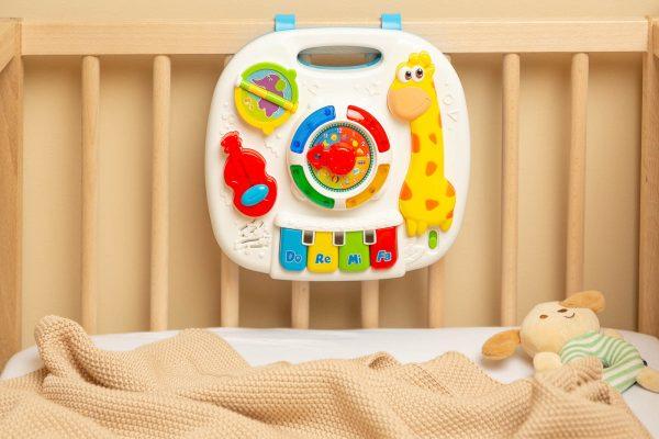 PÄDAGOGISCHES SPIELZEUG – MUSIKTISCH